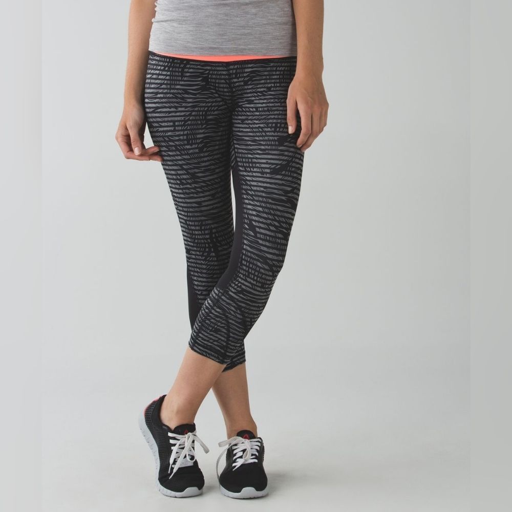 Lululemon Run Inspire Crop II *Full-On Luxtreme Mesh‎ Size 4 Stripe Play Slate